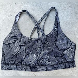 Lululemon Black and White Sports Bra with Criss-Cross Back size L